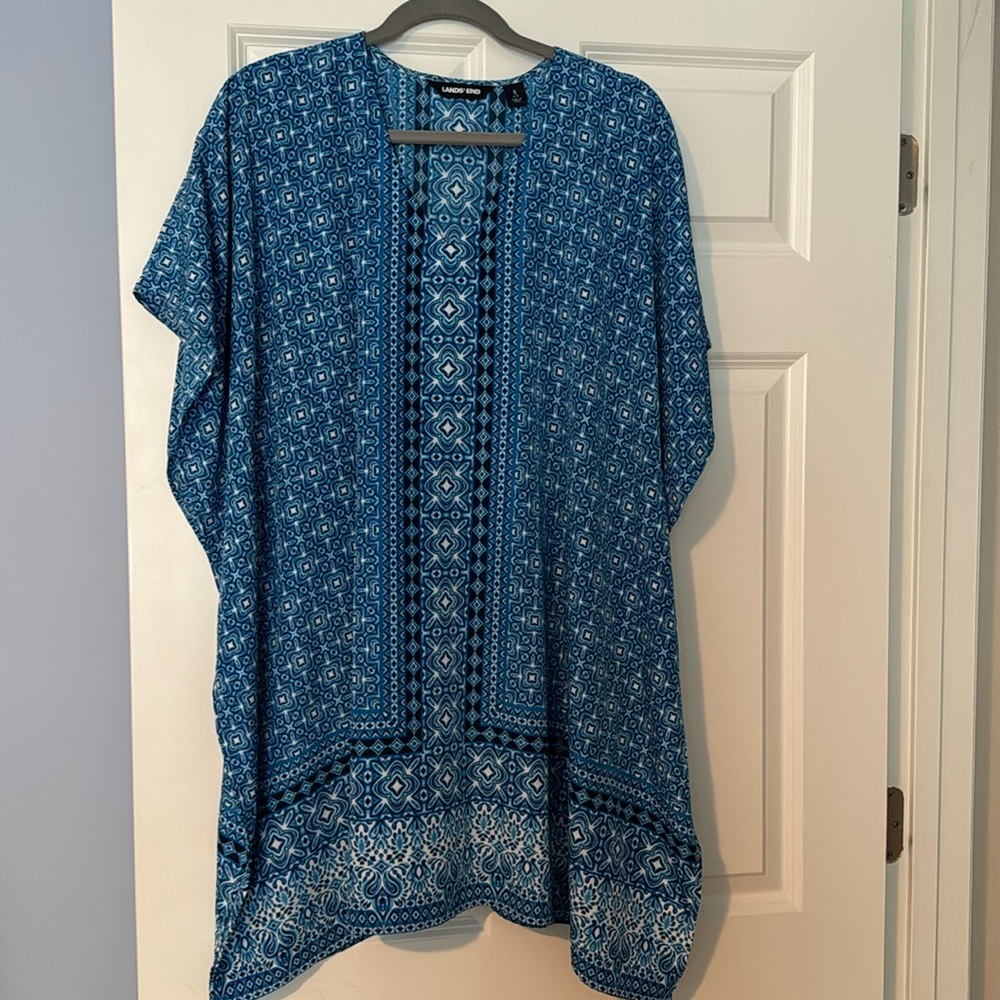 Lands End Women’s Cover-up, like new, Size S 6-8, blues and white